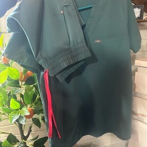 Figs hydrogen Green Scrub Top & joggers! Size SMALL